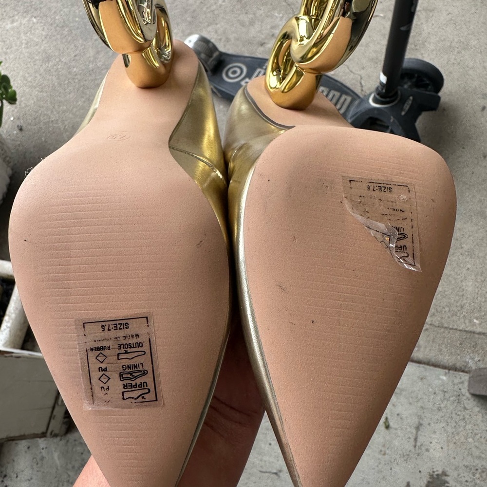 Elegant Gold Heels with Artistic Design - Picture 8 of 9